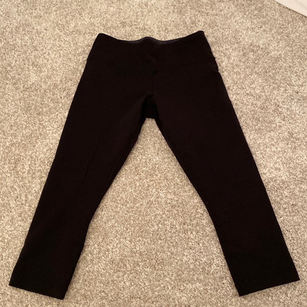 Reversible lululemon black cropped leggings